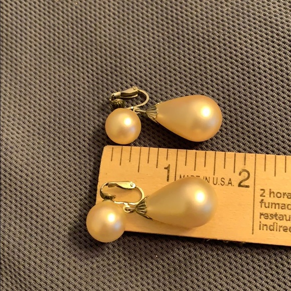 Vintage Pearl Clip On Earrings - Picture 6 of 6